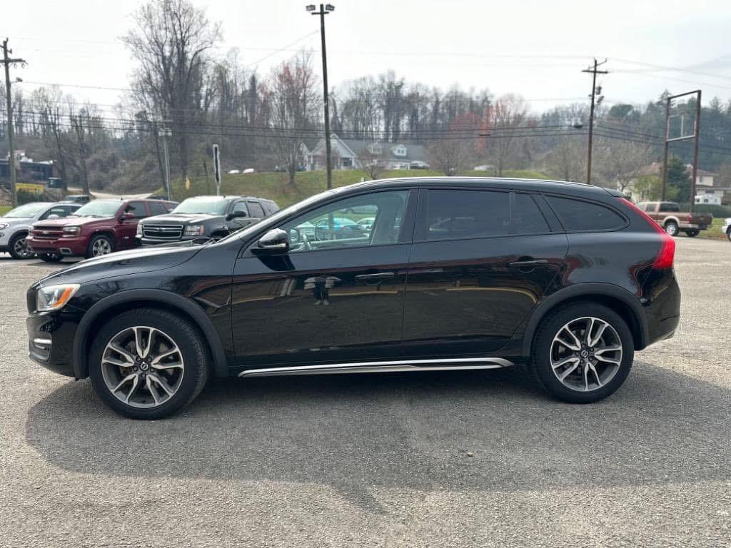 2016 Volvo V60 Base's photo