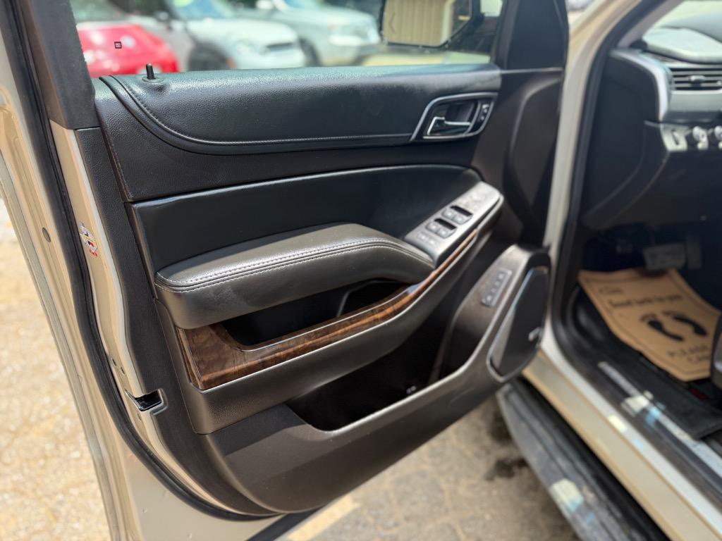 2016 Chevrolet Suburban LT - Photo 14