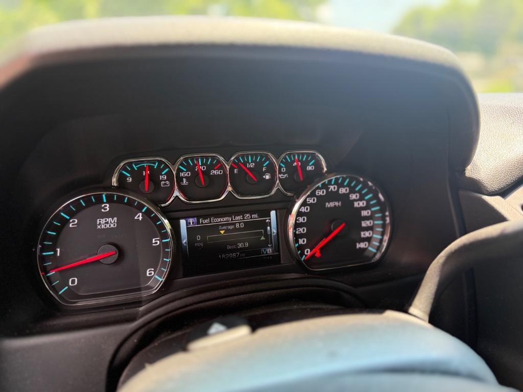 2016 Chevrolet Suburban LT - Photo 13