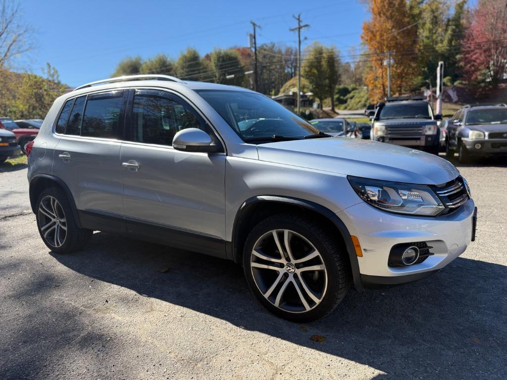 2017 Volkswagen Tiguan SEL's photo