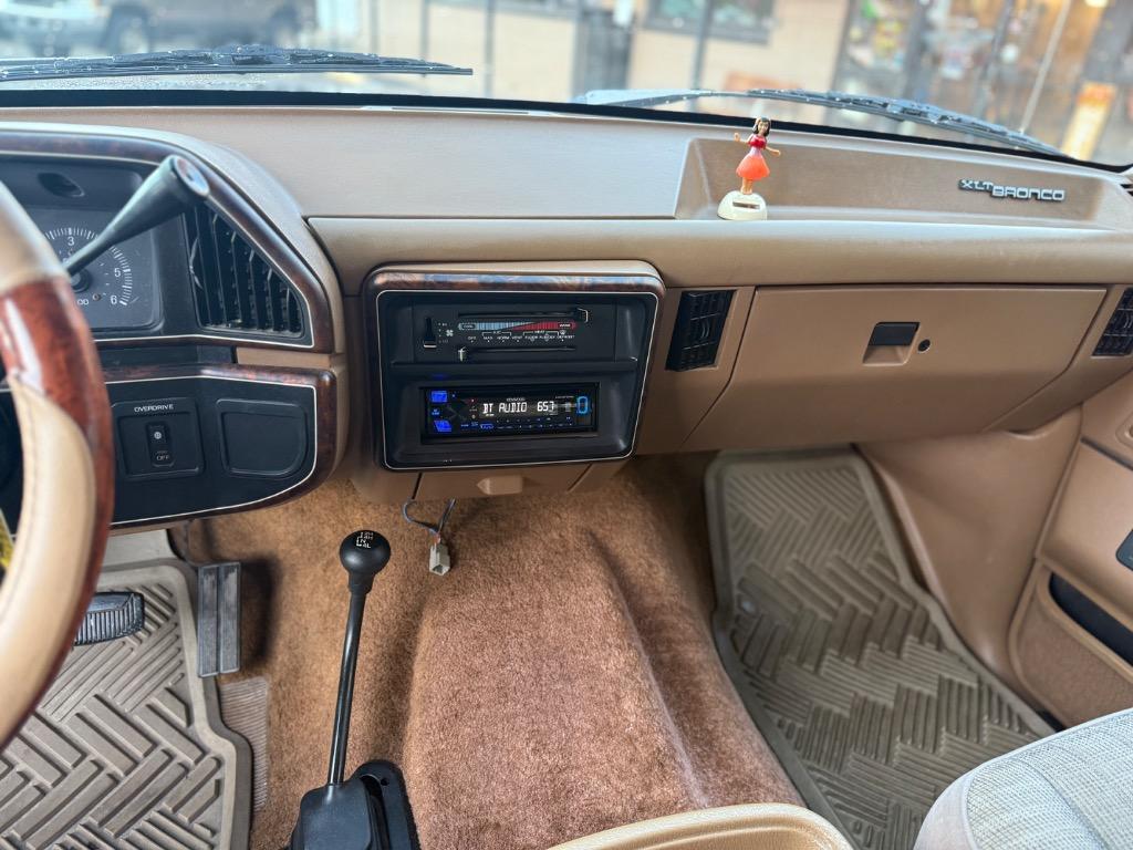 1991 Ford Bronco - Photo 8